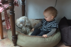 Bella mit ihrer kleinen Freundin